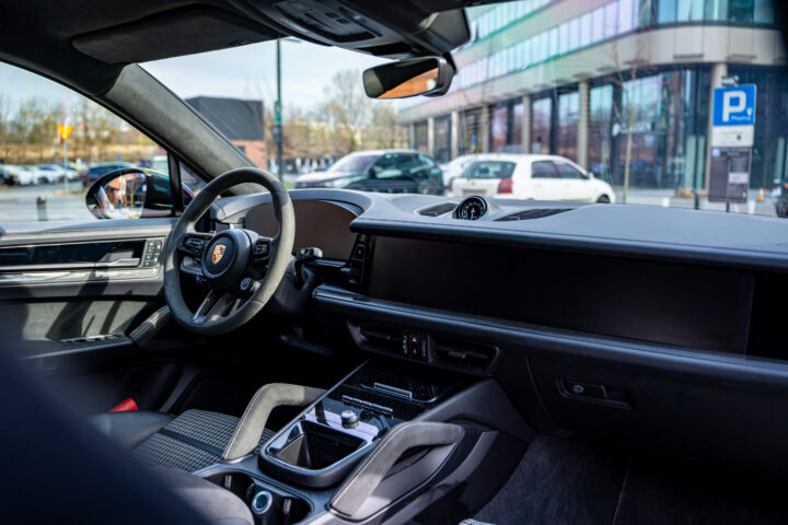 Porsche Cayenne GTS (Black)